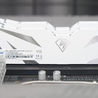 朗科越影II DDR4-3200 8G*2：超高颜值，电竞性能拉满