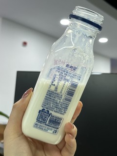 一杯鲜牛奶补钙真不错。