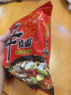 香菇牛肉味的农心辛拉面