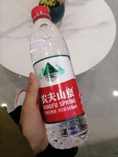 农夫山泉饮用天然水瓶装外出旅行办公