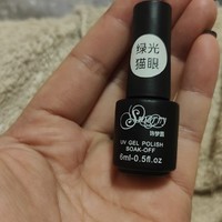 用来涂指甲的指甲油很好看