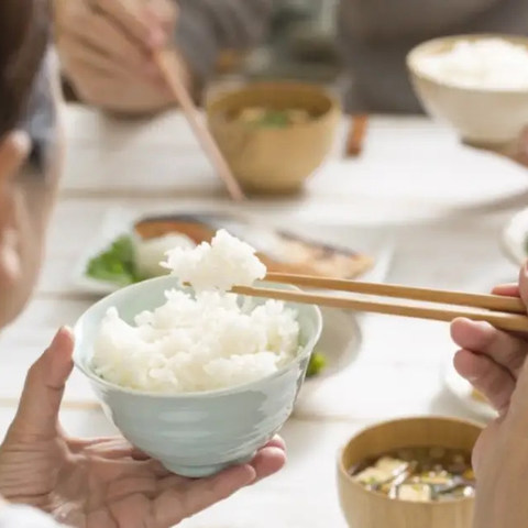 享受品质生活，美的电饭煲唤醒每一颗香甜好米饭