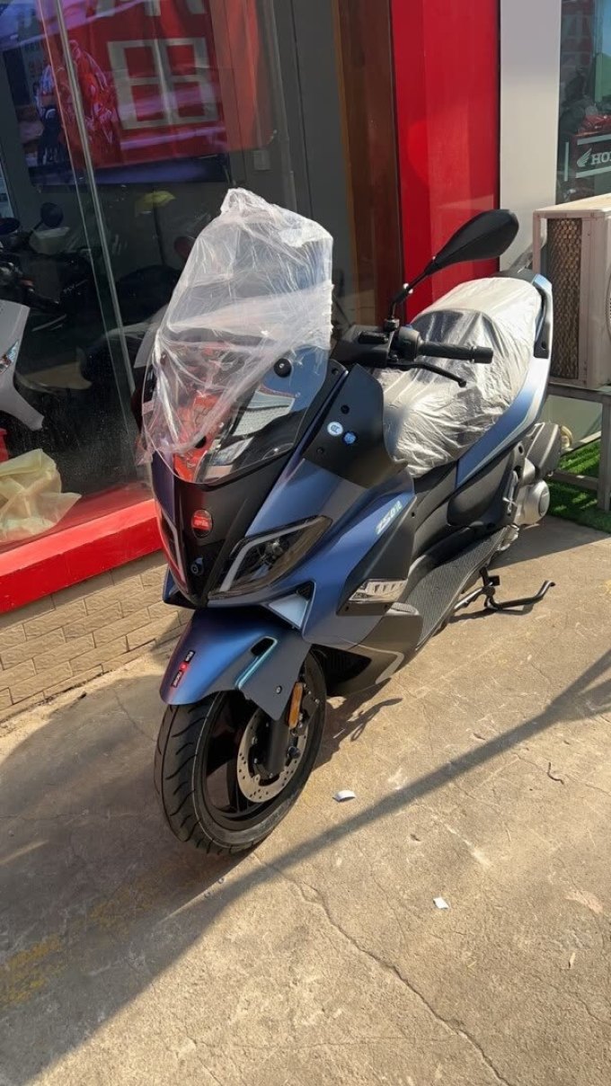 aprilia 阿普利亚 srmax250 gt版 aprilia 阿普利亚 踏板摩托车 休