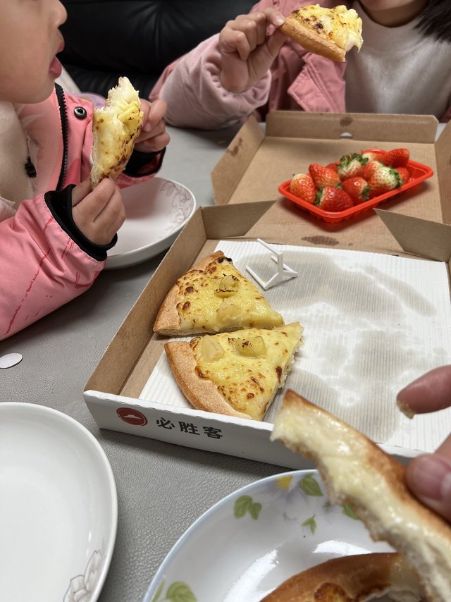 晚班必胜客披萨