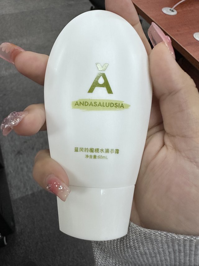 包装真的朴素无华的护手霜分享