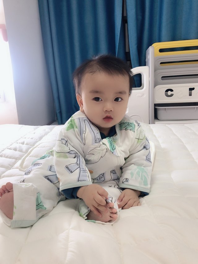 可能多数妈妈都一样，刚生下来的前几天奶水