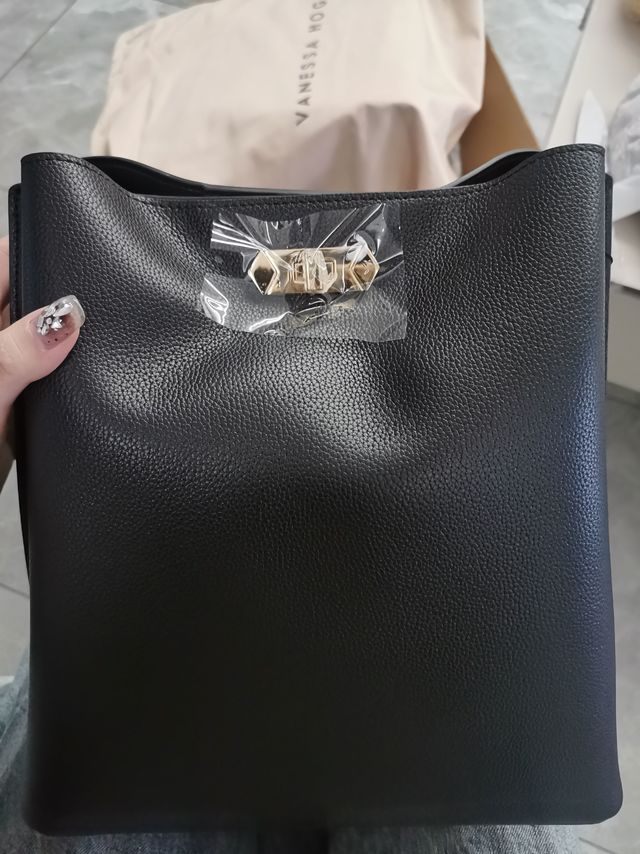 VH简约真皮立体水桶包