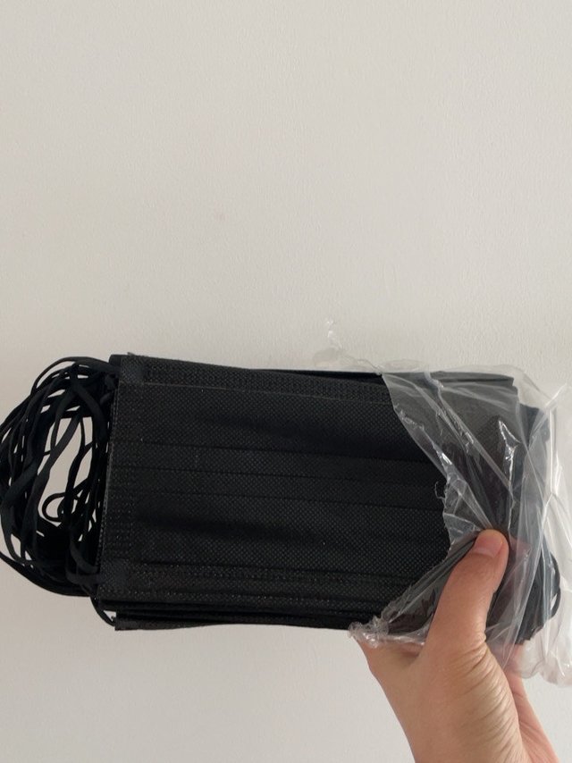 黑色口罩一戴 谁也不爱