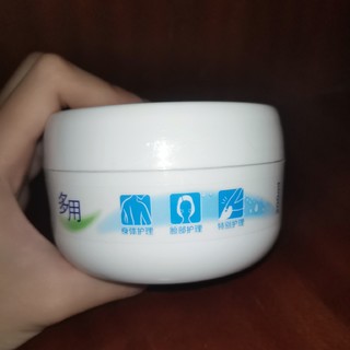 质地像冰淇淋一样的多用润肤露