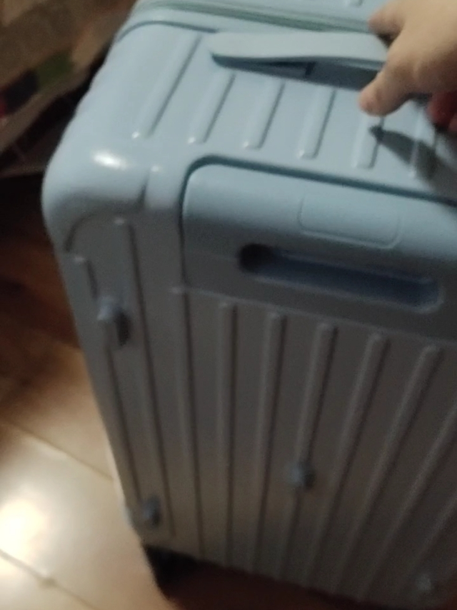 能装结实牢固的大箱子，