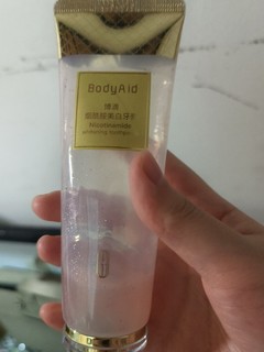 博滴烟酰胺美白牙膏