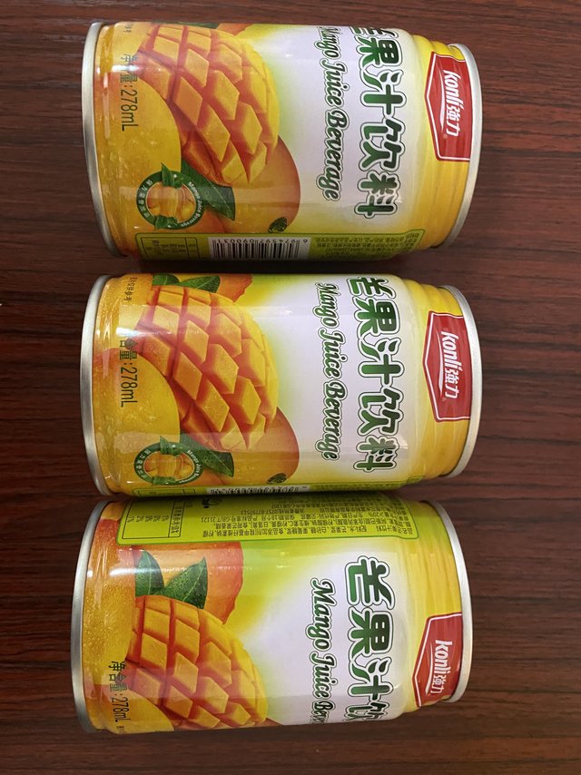 喝起来笑眯眯的芒果汁饮料