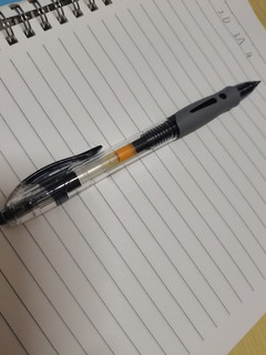0.5黑色签字笔 好用又方便