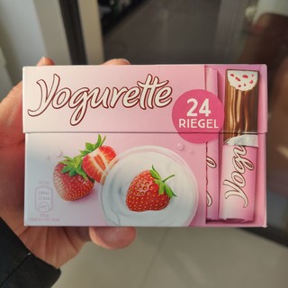 小清新的费列罗草莓酸奶棒