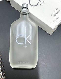 柑橘清香的高颜值香水——CK one