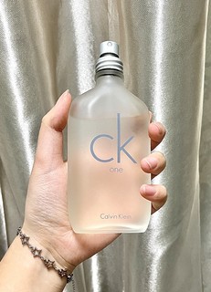 柑橘清香的高颜值香水——CK one