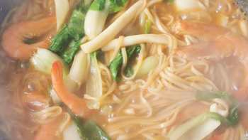 美食教程 篇十三：咖喱鲜虾面，好吃到汤都喝的一口不剩！