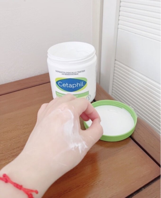 丝塔芙大白罐婴儿级别的护肤霜