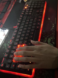 绝美实用的发光游戏键盘