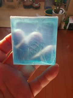 第一次用这种透明香皂，而且还号称古龙香
