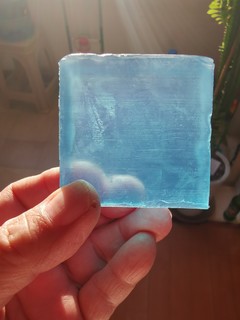 第一次用这种透明香皂，而且还号称古龙香