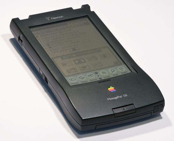 科技东风｜摩托罗拉 Rizr 卷轴屏手机、小米首款AR、网传iPhone 15 Pro 渲染图