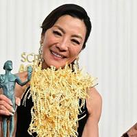 杨紫琼再创历史，获演员工会奖最佳女主角，剑指奥斯卡