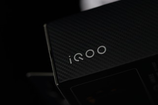 物理外挂｜iQOO闪电游戏手柄，你的指尖飞渡