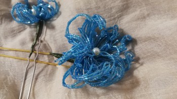 穿的 用的 篇十三：只要心灵手巧，就可以做出的蓝色菊花头饰。