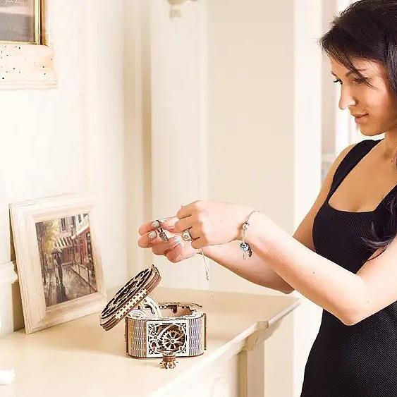 让你们的情意充满浓浓的爱，走心礼物轻松掳获佳人芳心