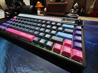 有炫酷大屏的机械键盘，机械师KT68