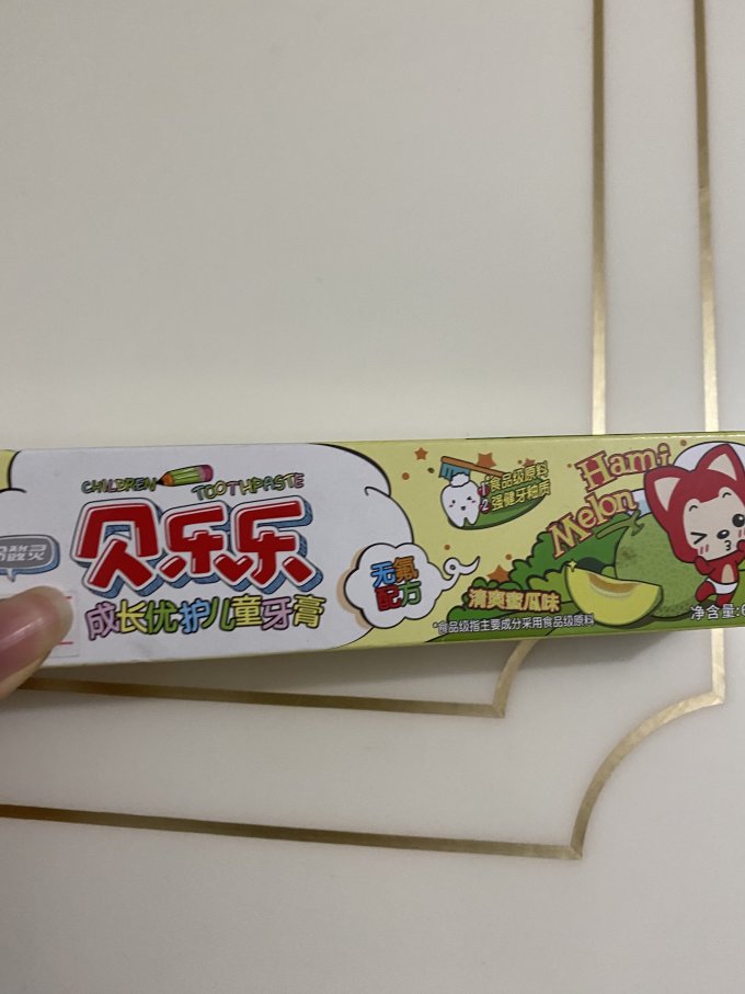 无氟配方的儿童牙膏