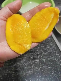 最喜欢吃芒果了。