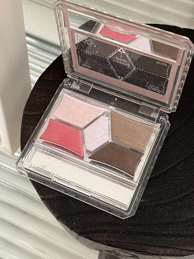 中学时代用过的眼影，再次回购！