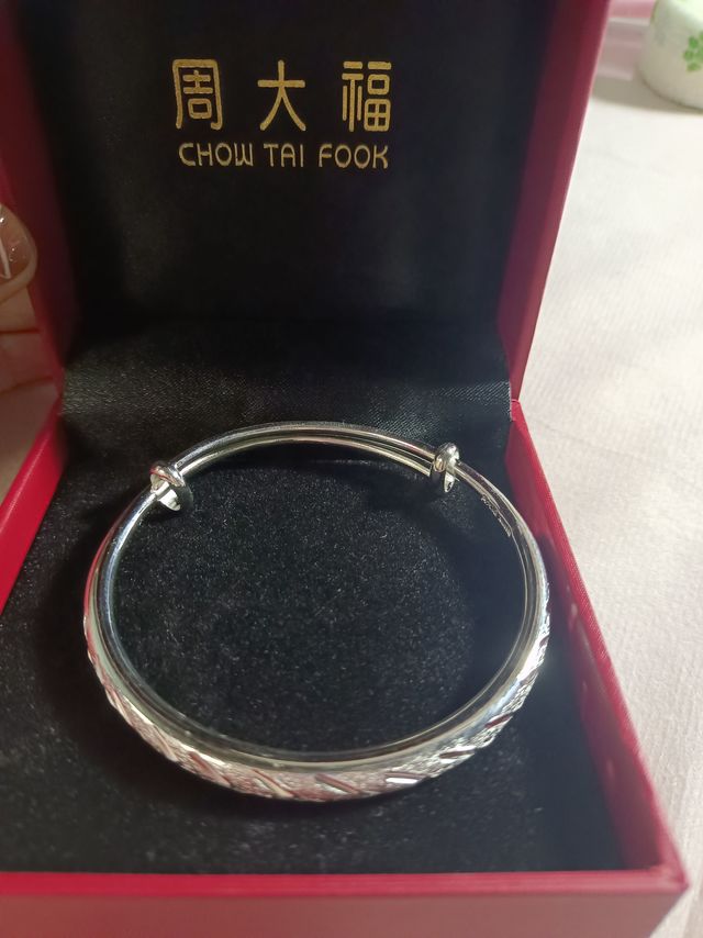 这是每个女孩子都想要的银手镯吧