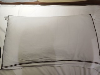 为什么酒店的床上四件套都是白色的呢？