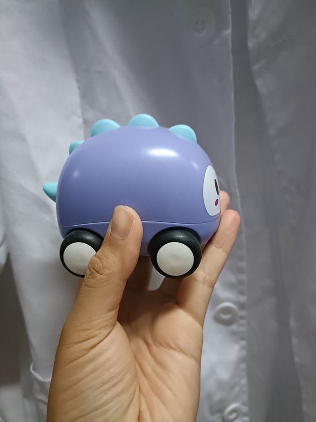 小宝宝的玩具车车噢