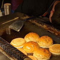 干饭集合地 篇六：当地最火的夜市美食，我们可以买到哪些平替品？