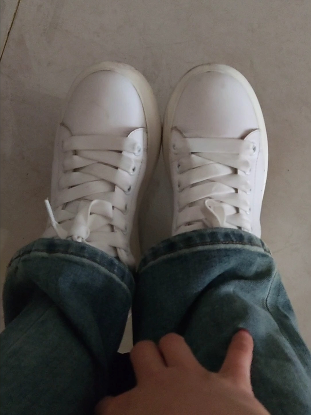 穿了一周的小白鞋