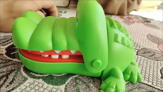 好玩的大嘴鳄鱼玩具