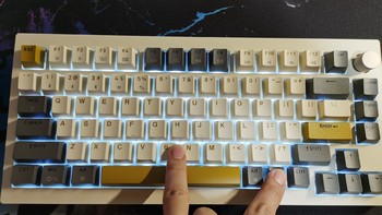 220大洋入手不臭的JZ750京造键盘。