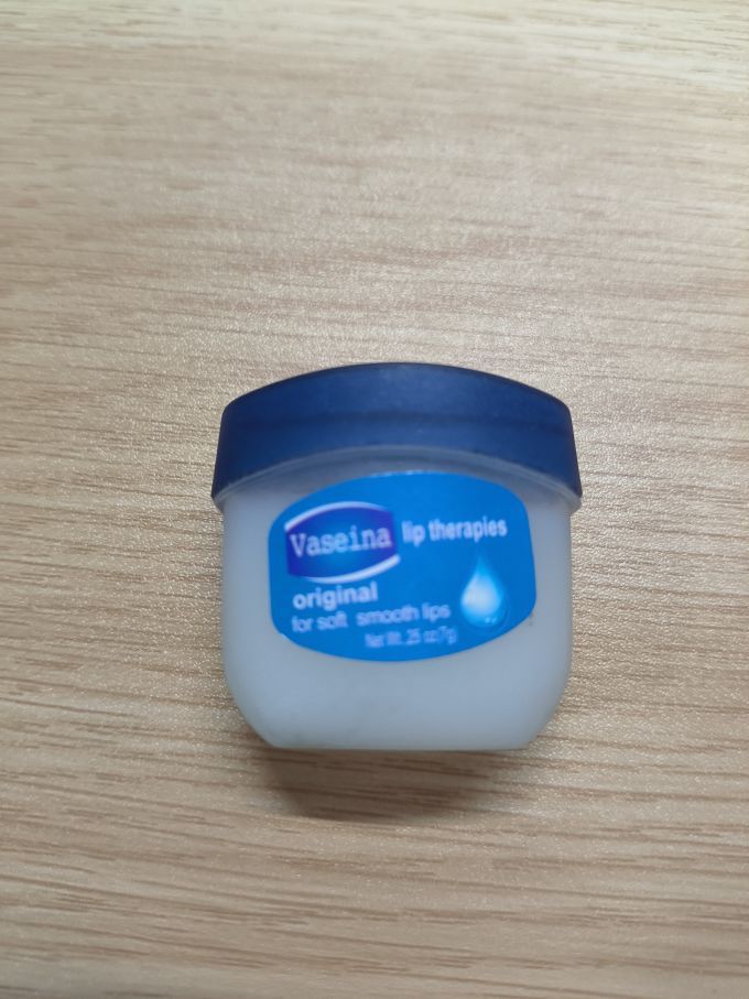 凡士林润唇膏