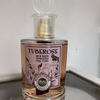这是我最近买的超喜欢的一款香水了。