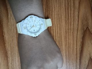 很喜欢我的白色手表
