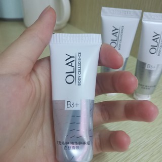 olay莹亮修护精华护手霜