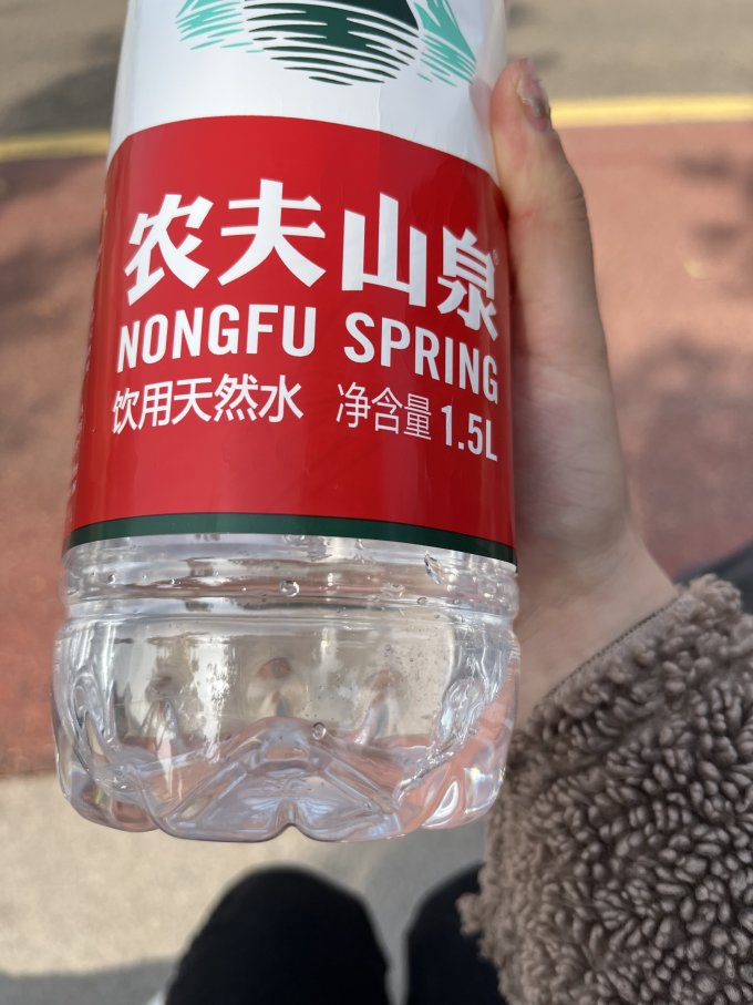 水 2023-03-05 17:41:25 安全卫生 饮用方便 一大瓶真的够喝好久啦,比