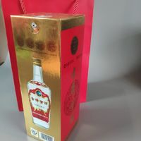 来自安徽亳州的古井贡酒，也算是老牌子了