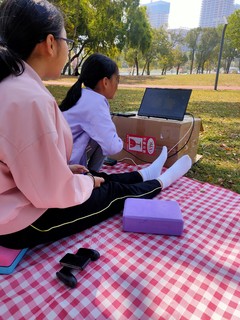 去年买的野餐垫，派上用场了，神火野餐垫