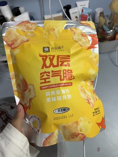 良品铺子双层空气脆芝士味薯片