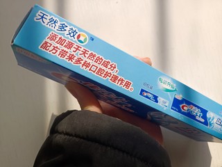 佳洁士盐白牙膏，呵护全家口腔健康！